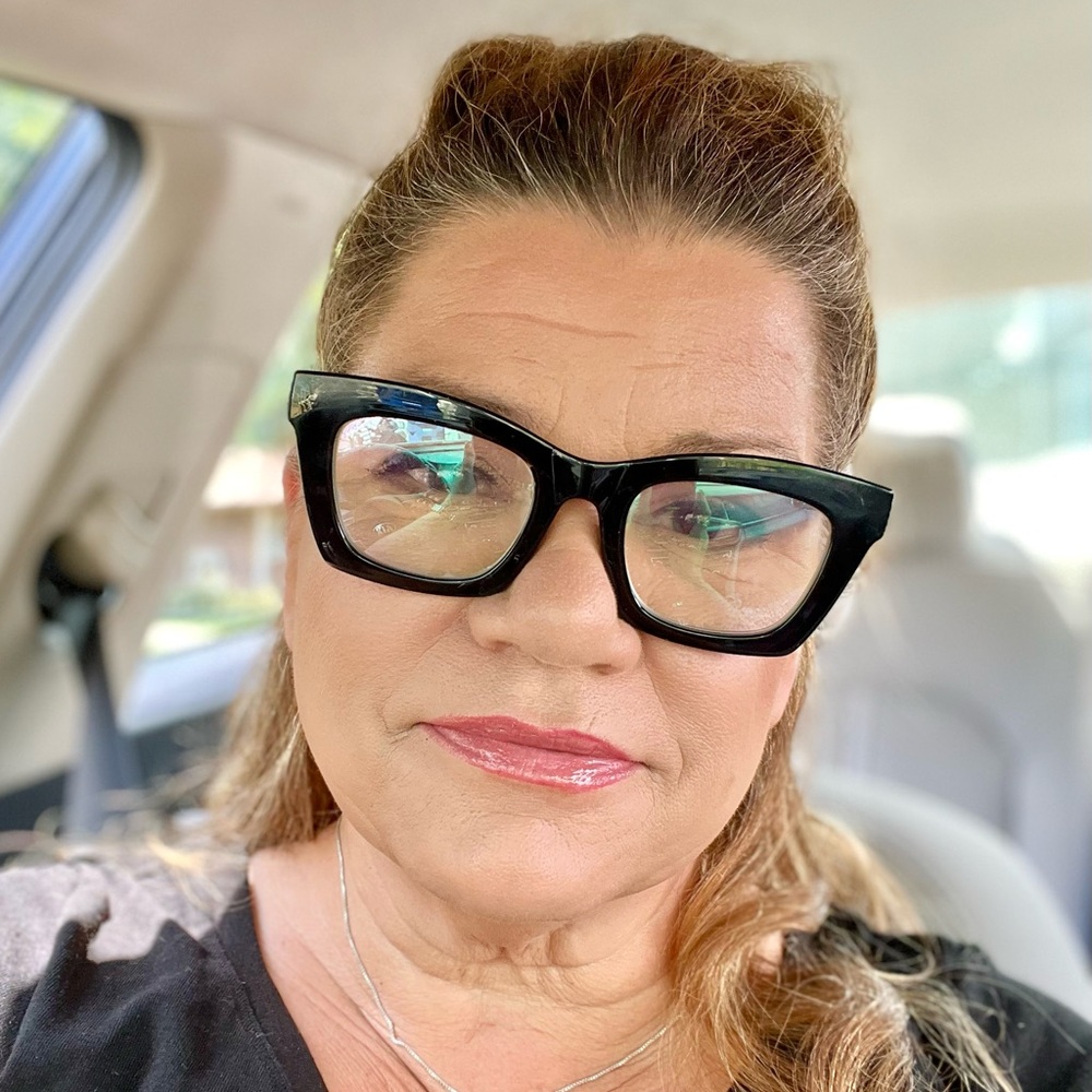 Meet your Posher, Sharon